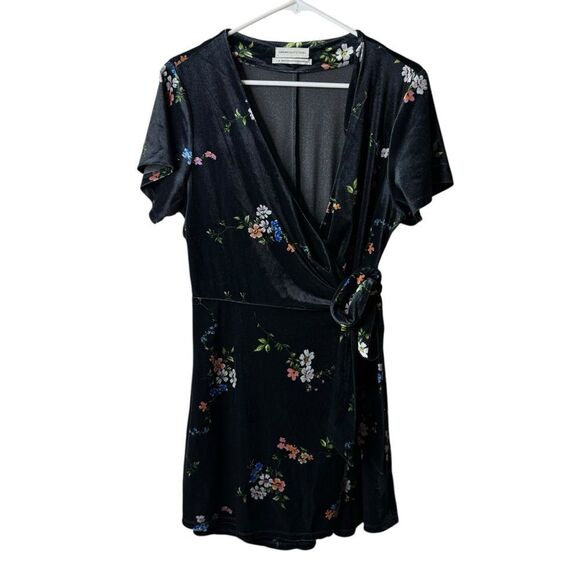 Urban Outfitters Charcoal Gray Velvet Floral Wrap Short Sleeve Mini Dress - Picture 1 of 6